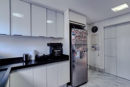 Apartamento à venda com 320m², 4 quartos e 3 vagas Apartamento à venda com 320m², 4 quartos e 3 vagasCozinha