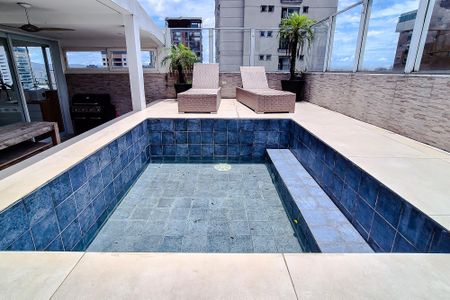 Apartamento à venda com 320m², 4 quartos e 3 vagas Apartamento à venda com 320m², 4 quartos e 3 vagasÁrea externa