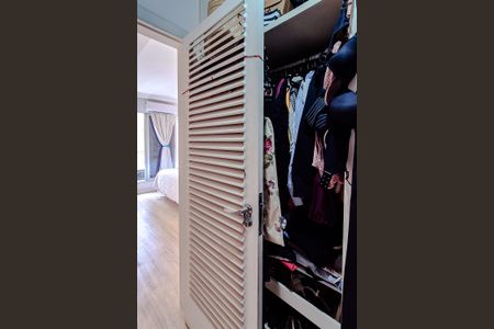 Apartamento à venda com 320m², 4 quartos e 3 vagas Apartamento à venda com 320m², 4 quartos e 3 vagasCloset da Suíte