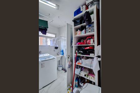 Apartamento à venda com 320m², 4 quartos e 3 vagas Apartamento à venda com 320m², 4 quartos e 3 vagasÁrea de Serviço