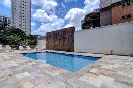 Apartamento à venda com 320m², 4 quartos e 3 vagas Apartamento à venda com 320m², 4 quartos e 3 vagasÁrea comum - Piscina
