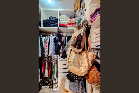 Apartamento à venda com 320m², 4 quartos e 3 vagas Apartamento à venda com 320m², 4 quartos e 3 vagasCloset da Suíte