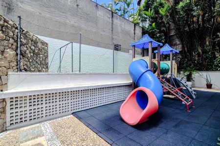 Apartamento à venda com 320m², 4 quartos e 3 vagas Apartamento à venda com 320m², 4 quartos e 3 vagasÁrea comum - Playground