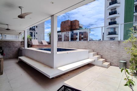 Apartamento à venda com 320m², 4 quartos e 3 vagas Apartamento à venda com 320m², 4 quartos e 3 vagasÁrea externa