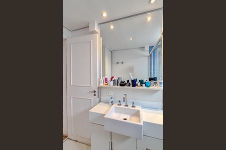 Apartamento à venda com 320m², 4 quartos e 3 vagas Apartamento à venda com 320m², 4 quartos e 3 vagasBanheiro