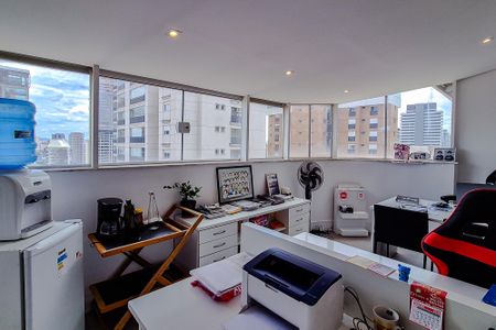 Apartamento à venda com 320m², 4 quartos e 3 vagas Apartamento à venda com 320m², 4 quartos e 3 vagasEscritório