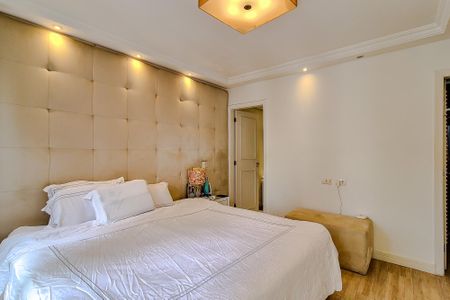 Apartamento à venda com 320m², 4 quartos e 3 vagas Apartamento à venda com 320m², 4 quartos e 3 vagasQuarto 1 - Suíte