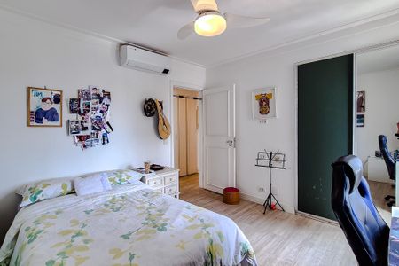 Apartamento à venda com 320m², 4 quartos e 3 vagas Apartamento à venda com 320m², 4 quartos e 3 vagasQuarto 2