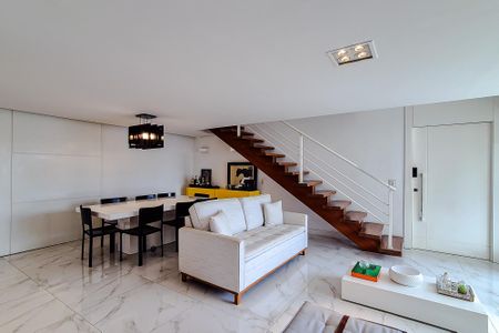 Apartamento à venda com 320m², 4 quartos e 3 vagas Apartamento à venda com 320m², 4 quartos e 3 vagasSala