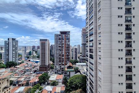 Apartamento à venda com 320m², 4 quartos e 3 vagas Apartamento à venda com 320m², 4 quartos e 3 vagasVista da Varanda