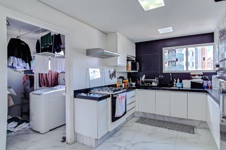 Apartamento à venda com 320m², 4 quartos e 3 vagas Apartamento à venda com 320m², 4 quartos e 3 vagasCozinha