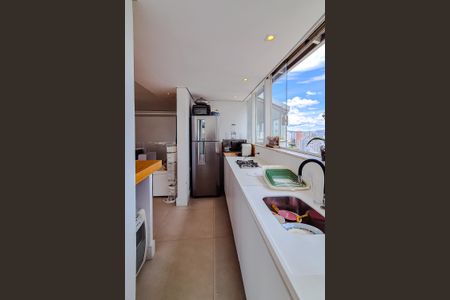 Apartamento à venda com 320m², 4 quartos e 3 vagas Apartamento à venda com 320m², 4 quartos e 3 vagasCozinha (Piso Superior)