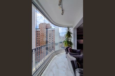 Apartamento à venda com 320m², 4 quartos e 3 vagas Apartamento à venda com 320m², 4 quartos e 3 vagasVaranda da Sala