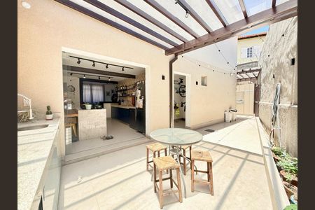 Apartamento à venda com 135m², 3 quartos e 2 vagas