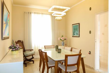 Casa à venda com 124m², 3 quartos e 2 vagas Casa à venda com 124m², 3 quartos e 2 vagasSala de Jantar