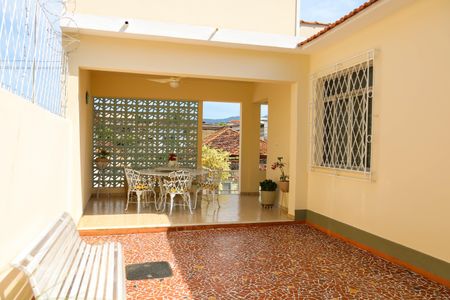 Casa à venda com 124m², 3 quartos e 2 vagas Casa à venda com 124m², 3 quartos e 2 vagasÁrea da Frente