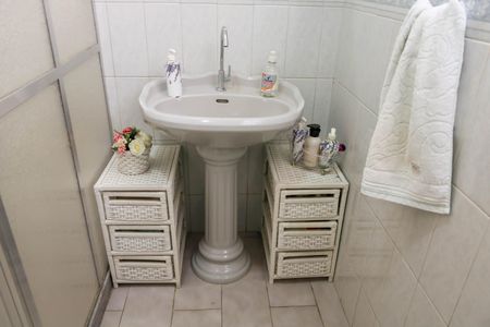 Casa à venda com 124m², 3 quartos e 2 vagas Casa à venda com 124m², 3 quartos e 2 vagasBanheiro Social