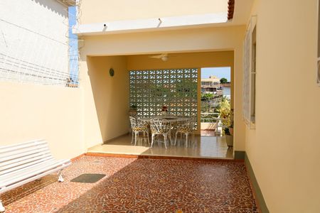 Casa à venda com 124m², 3 quartos e 2 vagas Casa à venda com 124m², 3 quartos e 2 vagasÁrea da Frente