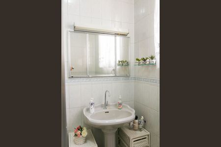 Casa à venda com 124m², 3 quartos e 2 vagas Casa à venda com 124m², 3 quartos e 2 vagasBanheiro Social