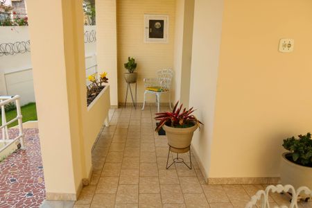 Casa à venda com 124m², 3 quartos e 2 vagas Casa à venda com 124m², 3 quartos e 2 vagasÁrea da Frente