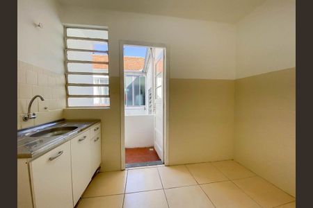 Cozinha  de apartamento para alugar com 2 quartos, 62m² em Azenha, Porto Alegre