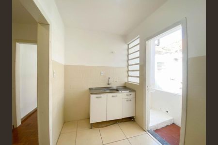 Cozinha  de apartamento para alugar com 2 quartos, 62m² em Azenha, Porto Alegre