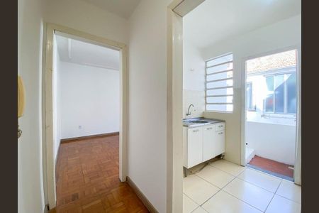 Cozinha  de apartamento para alugar com 2 quartos, 62m² em Azenha, Porto Alegre