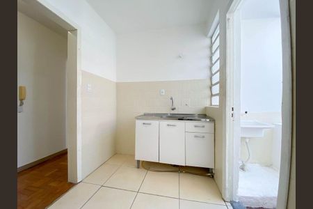 Cozinha  de apartamento para alugar com 2 quartos, 62m² em Azenha, Porto Alegre