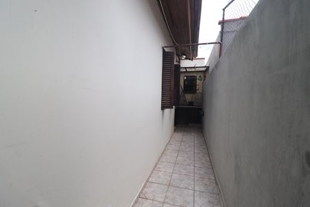 Casa à venda com 102m², 2 quartos e 2 vagasCorredor Lateral