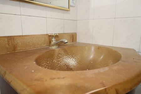 Casa à venda com 102m², 2 quartos e 2 vagasBanheiro Quarto 1 suíte