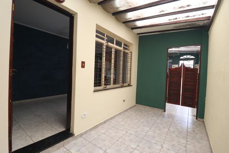 Casa à venda com 102m², 2 quartos e 2 vagasHall de entrada