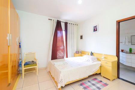 Casa à venda com 270m², 4 quartos e 7 vagasQuarto 1 - Suíte