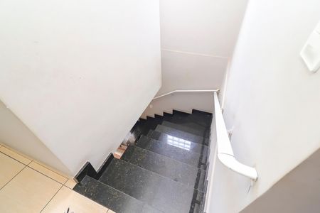 Casa à venda com 270m², 4 quartos e 7 vagasEscada