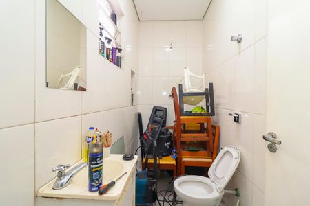 Casa à venda com 270m², 4 quartos e 7 vagasBanheiro da Garagem