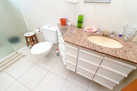 Casa à venda com 270m², 4 quartos e 7 vagasBanheiro da Suíte 1