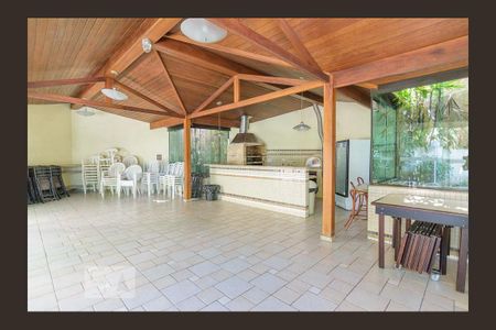 Apartamento à venda com 185m², 4 quartos e 4 vagas Apartamento à venda com 185m², 4 quartos e 4 vagasÁrea Comum