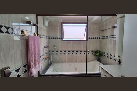 Apartamento à venda com 185m², 4 quartos e 4 vagas Apartamento à venda com 185m², 4 quartos e 4 vagasBanheiro Suíte 2