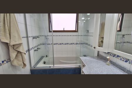 Apartamento à venda com 185m², 4 quartos e 4 vagas Apartamento à venda com 185m², 4 quartos e 4 vagasBanheiro Social
