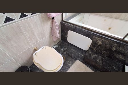 Apartamento à venda com 185m², 4 quartos e 4 vagas Apartamento à venda com 185m², 4 quartos e 4 vagasBanheiro Suíte 2