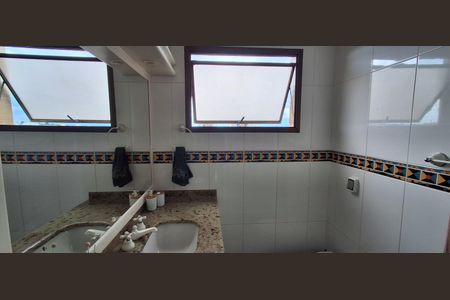 Apartamento à venda com 185m², 4 quartos e 4 vagas Apartamento à venda com 185m², 4 quartos e 4 vagasBanheiro Suíte 1