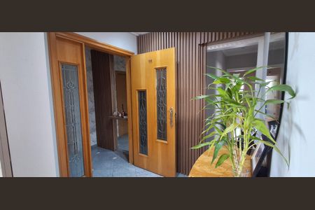 Apartamento à venda com 185m², 4 quartos e 4 vagas Apartamento à venda com 185m², 4 quartos e 4 vagasEntrada