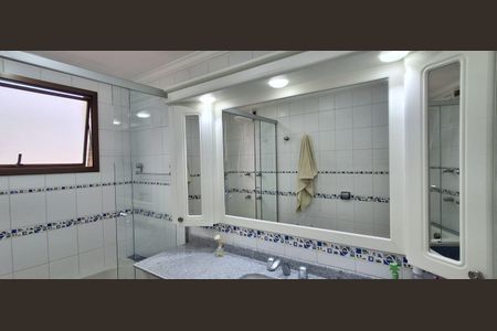 Apartamento à venda com 185m², 4 quartos e 4 vagas Apartamento à venda com 185m², 4 quartos e 4 vagasBanheiro Social