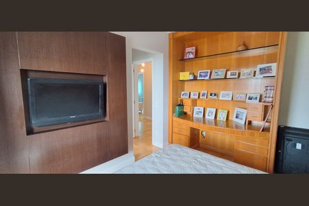 Apartamento à venda com 185m², 4 quartos e 4 vagas Apartamento à venda com 185m², 4 quartos e 4 vagasSuíte 1