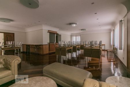 Apartamento à venda com 185m², 4 quartos e 4 vagas Apartamento à venda com 185m², 4 quartos e 4 vagasÁrea Comum