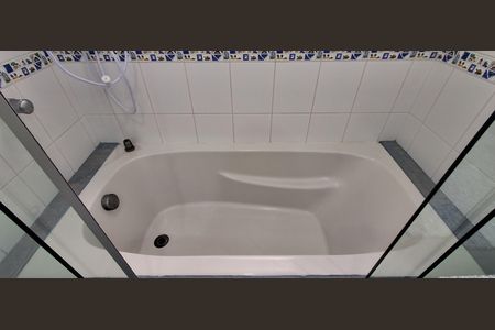 Apartamento à venda com 185m², 4 quartos e 4 vagas Apartamento à venda com 185m², 4 quartos e 4 vagasBanheiro Social