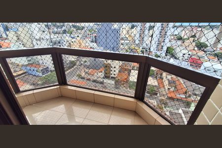 Apartamento à venda com 185m², 4 quartos e 4 vagas Apartamento à venda com 185m², 4 quartos e 4 vagasVaranda