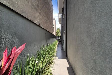 Casa de condomínio à venda com 360m², 3 quartos e 4 vagas Casa de condomínio à venda com 360m², 3 quartos e 4 vagasCorredor Lateral