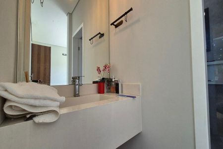 Casa de condomínio à venda com 360m², 3 quartos e 4 vagas Casa de condomínio à venda com 360m², 3 quartos e 4 vagasBanheiro da Suíte 3