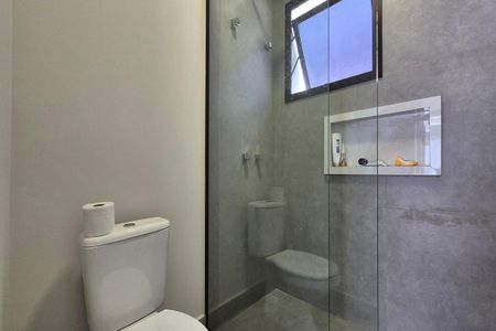 Casa de condomínio à venda com 360m², 3 quartos e 4 vagas Casa de condomínio à venda com 360m², 3 quartos e 4 vagasBanheiro da Suíte 2
