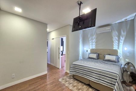 Casa de condomínio à venda com 360m², 3 quartos e 4 vagas Casa de condomínio à venda com 360m², 3 quartos e 4 vagasQuarto 1 - Suíte